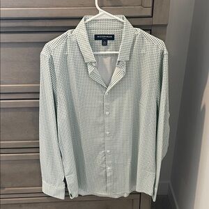 NWOT Mizzen+Main No Tuck Leeward Shirt
